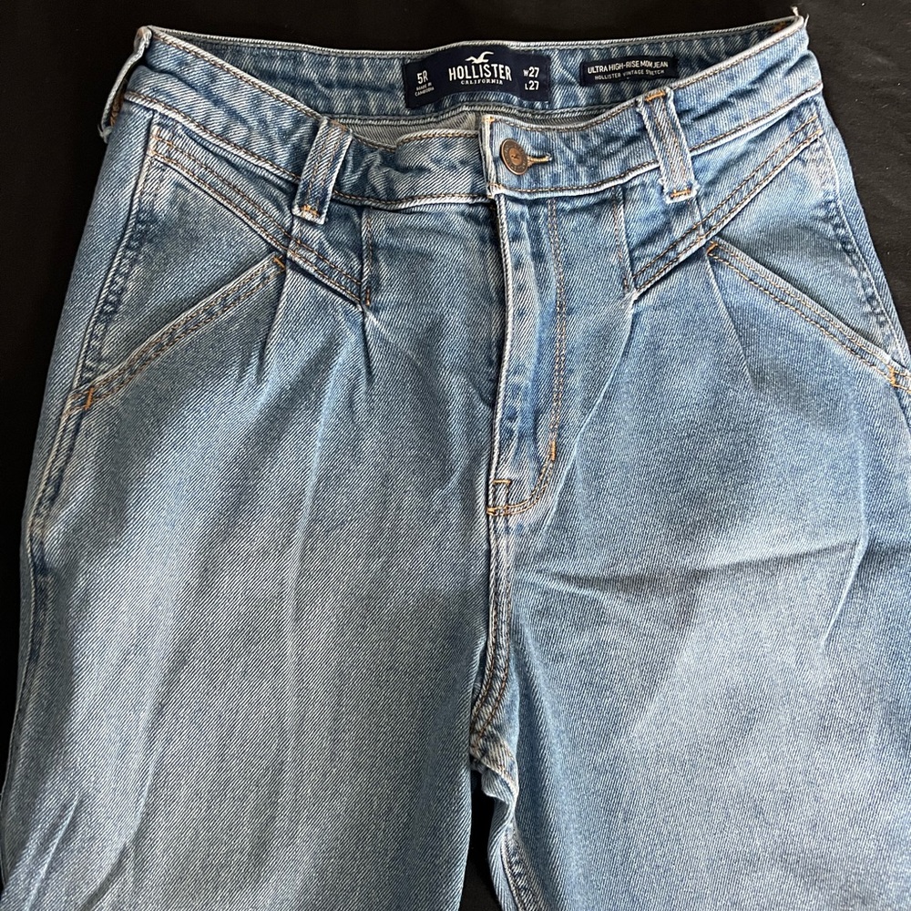 Hollister Ultra high-rise mom jeans vintage stretch 5R W27 L27 light wash
